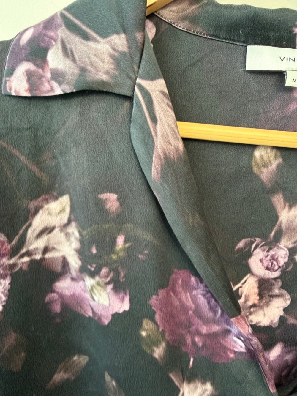 Vince Women's Night Garden Popover 100% Silk Blouse Top Black Purple size Medium - Picture 5 of 9